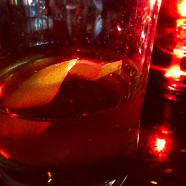 6/4/2013にKaren H.がUva Wine &amp; Cocktail Barで撮った写真