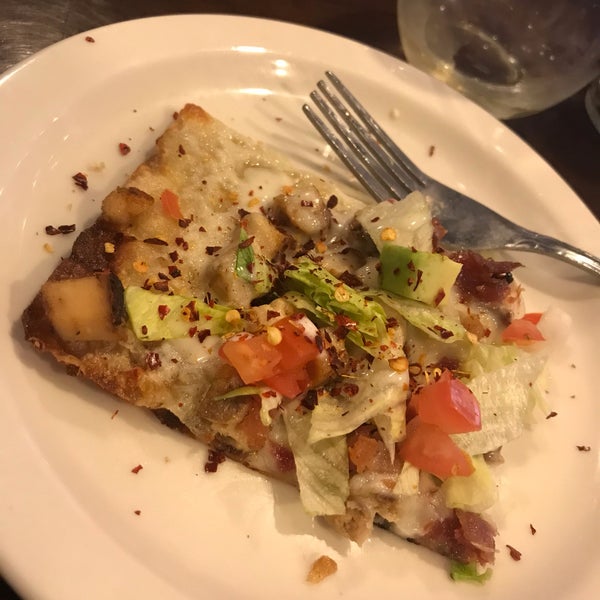 Photo taken at Oggi’s Pizza &amp; Brewhouse Point Loma by Tania L. on 12/2/2018