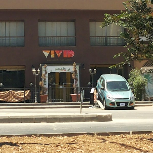 รูปภาพถ่ายที่ Vivid Restaurant &amp; Cafe Lounge โดย Samer B. เมื่อ 7/26/2013