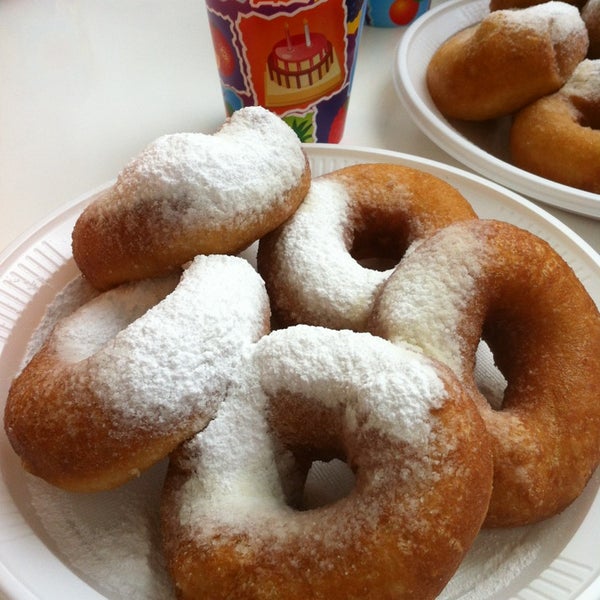 Магазин пончиков. Чудо пончик, волжск. Доставка пончиков. Пончики с пудрой. Горячие пончики.