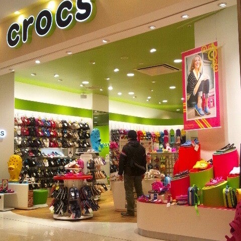 crocs la plaza mall