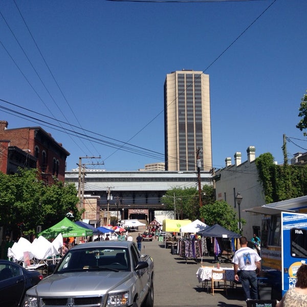 Photo taken at 17th Street Farmer&#39;s Market by Allison H. on 4/26/2014