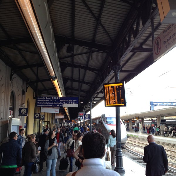 Stazione Bologna Centrale Estación de ferrocarril en Bologna