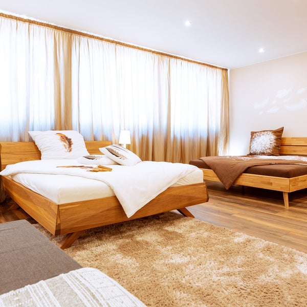 Wir haben ein neues Bettgestell mit Matratzen und Lattenrosten gekauft. Betten-Bormann bietet eine große Auswahl an Bettgestellen, Boxspringbetten und Wasserbetten. + Eine exzellente Beratung. ❤️