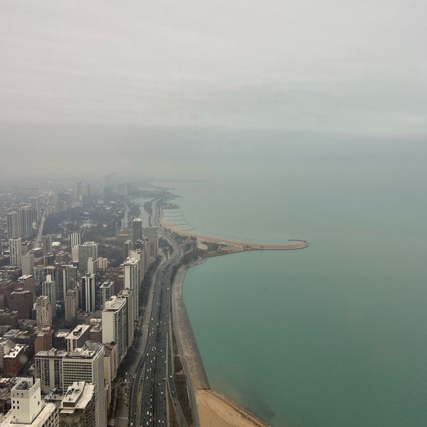 Foto diambil di 360 CHICAGO oleh Fd. pada 12/22/2023