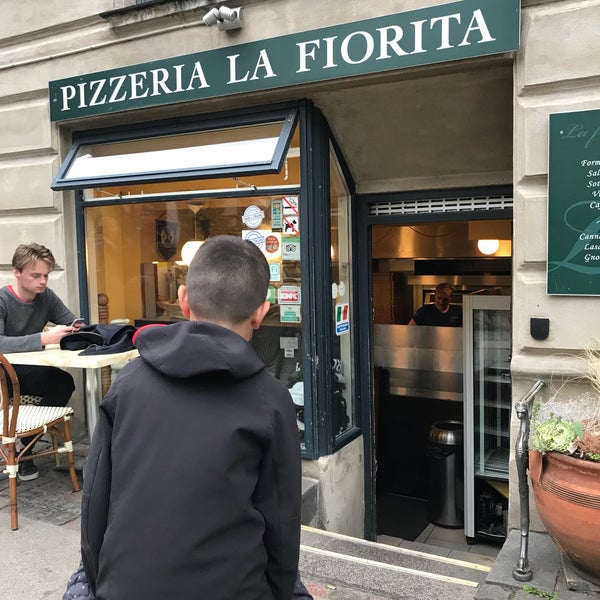 Foto diambil di Pizzeria La Fiorita oleh Wassima L. pada 5/15/2018
