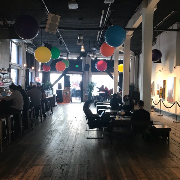 3/6/2018 tarihinde Vlad C.ziyaretçi tarafından Red Door Coffee'de çekilen fotoğraf