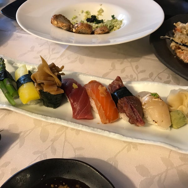 รูปภาพถ่ายที่ Tokyo Japanese Restaurant โดย Vlad C. เมื่อ 3/31/2018