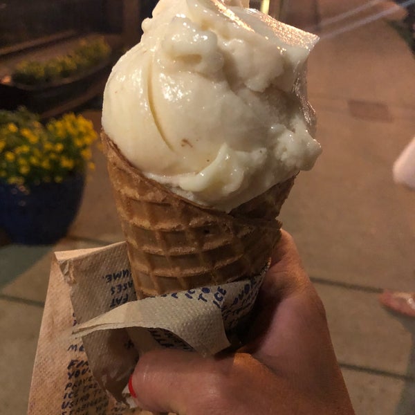 Das Foto wurde bei Jeni&#39;s Splendid Ice Creams von Tatiana K. am 5/24/2018 aufgenommen