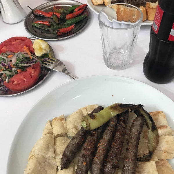 Foto tomada en Dostol Kebap Salonu  por Ömer B. el 10/16/2017