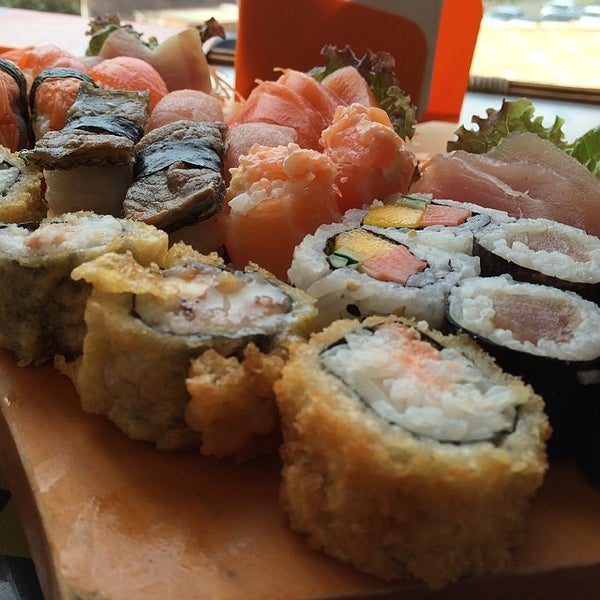 Photo taken at Kyuden Sushi by Pedro Carlos M. on 5/31/2014