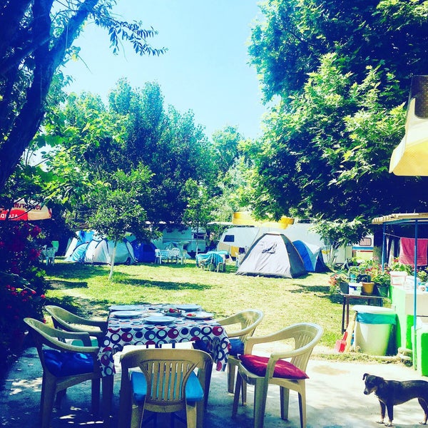 Das Foto wurde bei Yeşilim Camping Restaurant von AytacOzge am 6/7/2019 aufgenommen