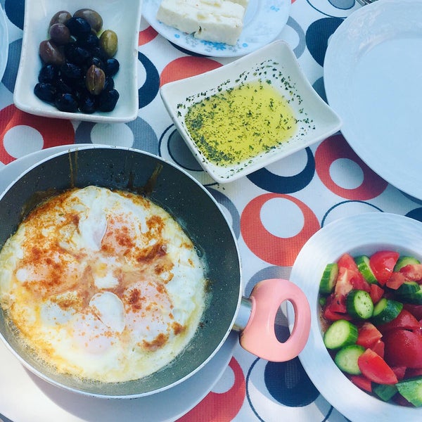 Das Foto wurde bei Yeşilim Camping Restaurant von AytacOzge am 6/7/2019 aufgenommen
