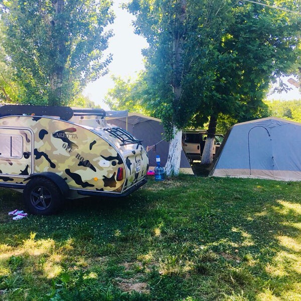 Foto diambil di Yeşilim Camping Restaurant oleh AytacOzge pada 6/5/2019