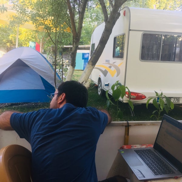 รูปภาพถ่ายที่ Yeşilim Camping Restaurant โดย AytacOzge เมื่อ 6/8/2019