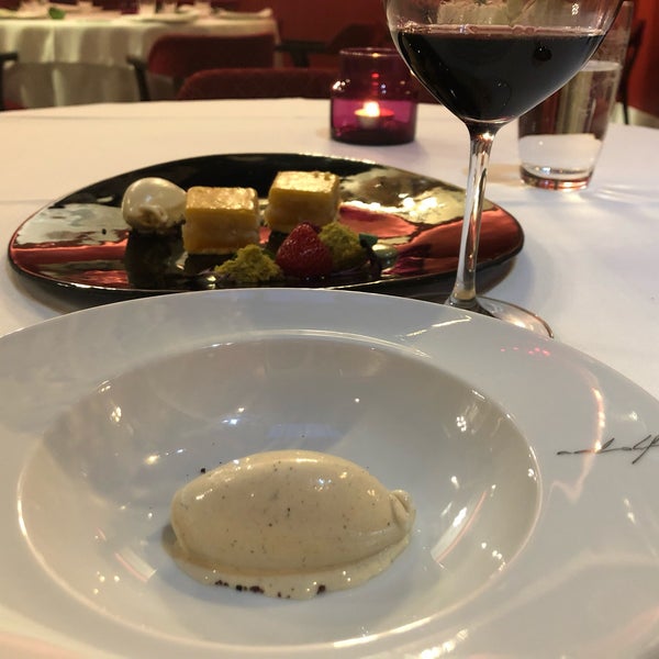 Das Foto wurde bei Adolfo Restaurante | Casa Urbana von Marty M. am 8/7/2019 aufgenommen