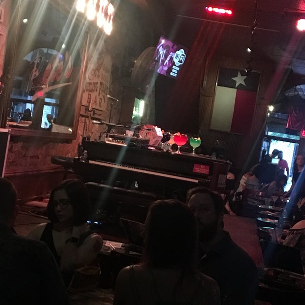 Photo taken at Pete&#39;s Dueling Piano Bar by Jay S. on 5/13/2018