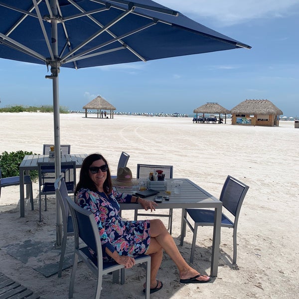 Foto diambil di JW Marriott Marco Island Beach Resort oleh Gretchen N. pada 6/20/2021