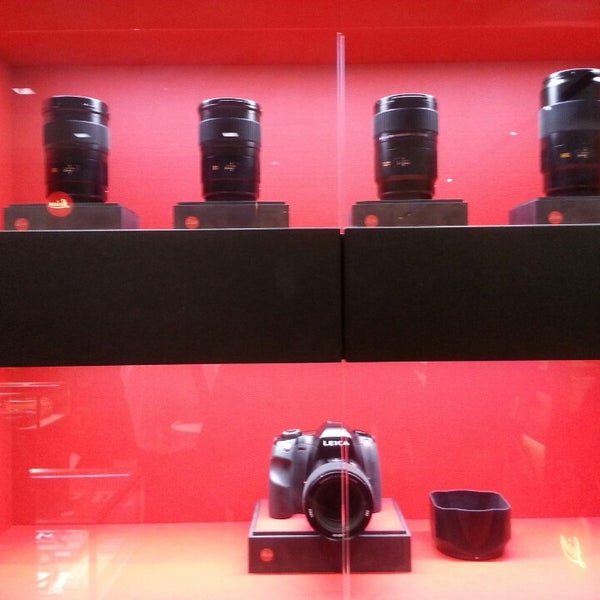 2/16/2014 tarihinde Ben D.ziyaretçi tarafından Leica Store'de çekilen fotoğraf