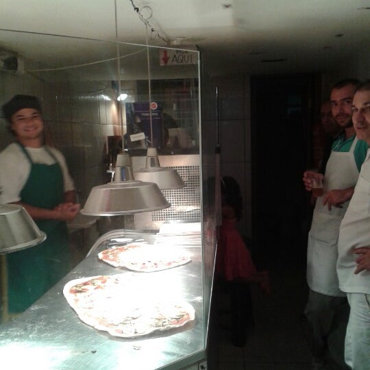 Photo prise au Pizza par Vicente W. V. le1/17/2013