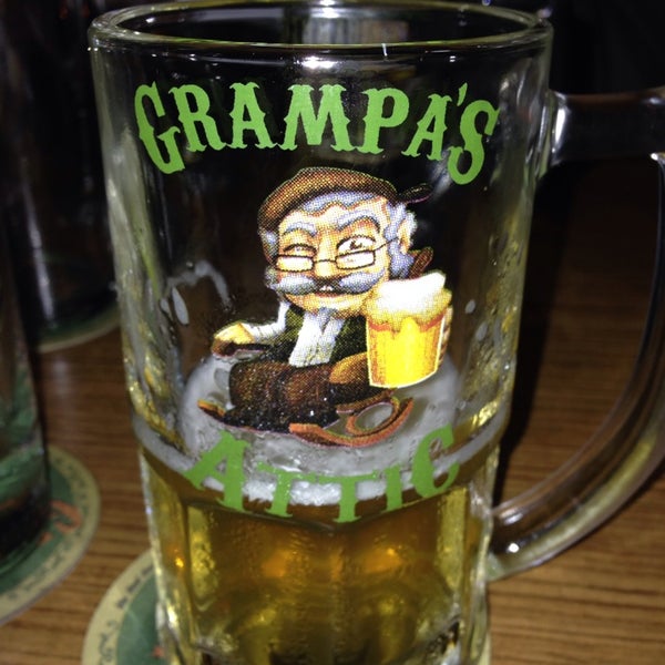 3/28/2014にJorge C.がGrampa&#39;s Attic Pubで撮った写真