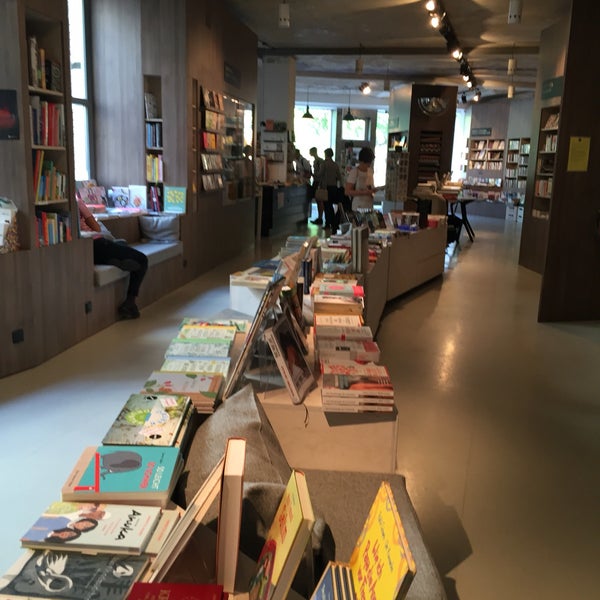 6/3/2016 tarihinde Lily O.ziyaretçi tarafından ocelot, not just another bookstore'de çekilen fotoğraf