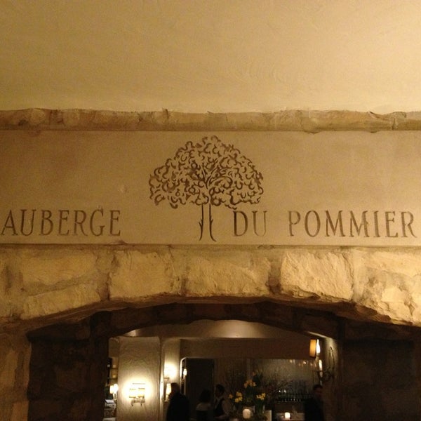 Photo taken at Auberge du Pommier by Steven D. on 3/1/2013