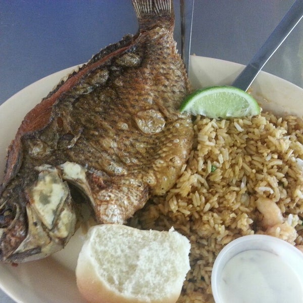 Photo taken at Mambo Seafood by Alfredo R. on 3/23/2013