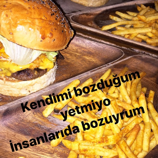 รูปภาพถ่ายที่ Artı Burgerhouse โดย Oznur G. เมื่อ 9/21/2017