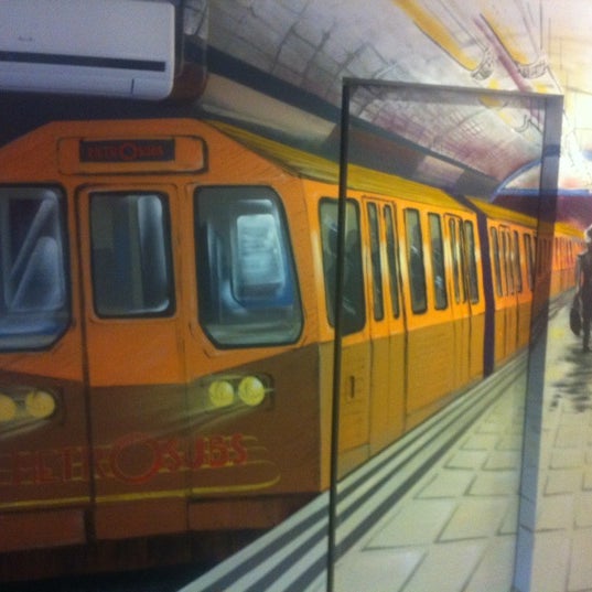 Снимок сделан в Metro Subs пользователем Eddie 9/29/2012