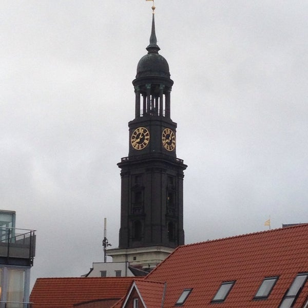 รูปภาพถ่ายที่ THE MADISON Hotel Hamburg โดย Thomas W. เมื่อ 9/26/2013