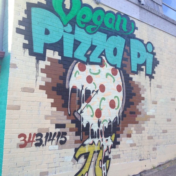 Photo taken at Pizza Pi by Shreyans P. on 6/1/2013