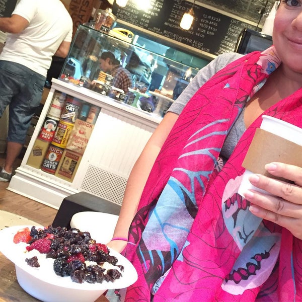 Foto tomada en OatMeals  por Ann Marie A. el 8/14/2015