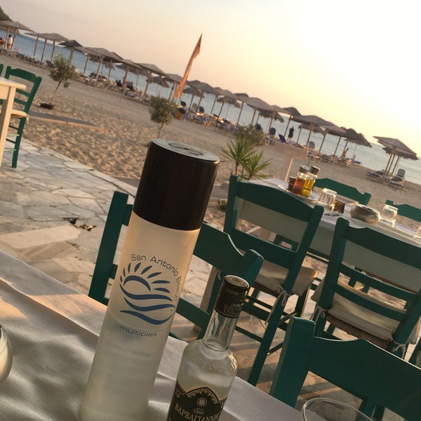 Dreamy place! We went there on sunset, restaurant is starting where the sand ends... stuff are friendly and foods are delicious. Prices are reasonable, best place I ate in Thassos! ❤️🏝