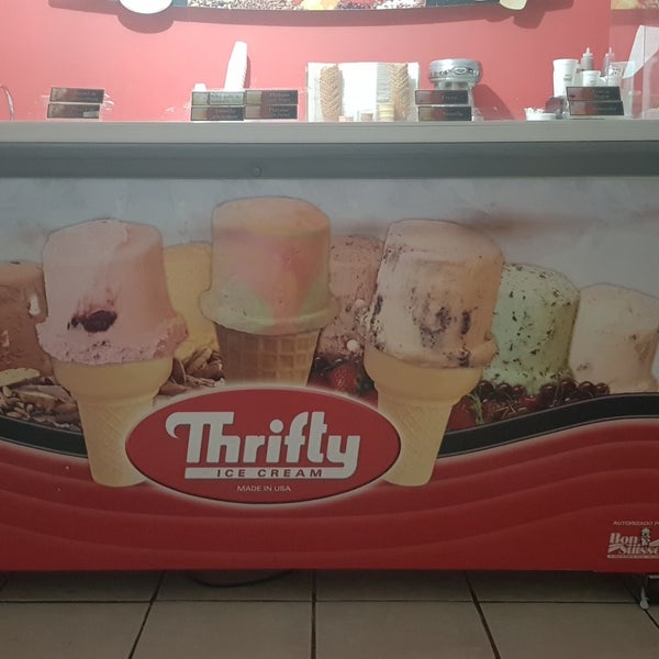 Photo taken at Thrifty Ice Cream &quot;Campanario&quot; by Diana L. on 3/12/2018