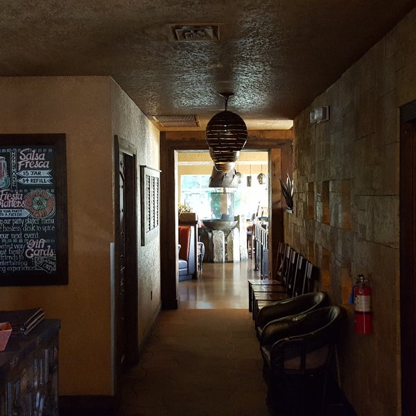 Photo prise au Moctezuma&#39;s Mexican Restaurant &amp; Tequila Bar par Phillip C. le7/26/2017