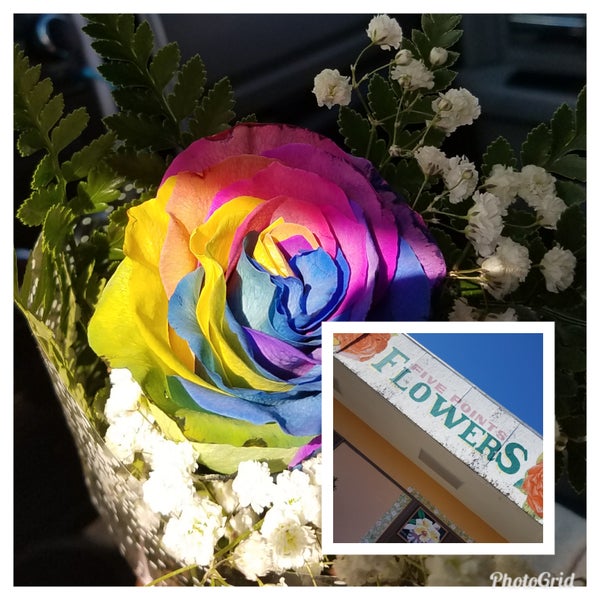 What do you do after a killer workout ? Hit up the flower spot for that Rainbow Rose straight from Ecuador. #weoutchea #spreadlove #showlove
