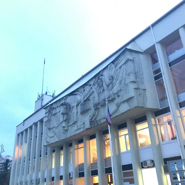 Глава муниципального образования ялта. Здание администрации города ялта. Исполком ялты. Администрация ялты шимановский. Горсовет ялта.