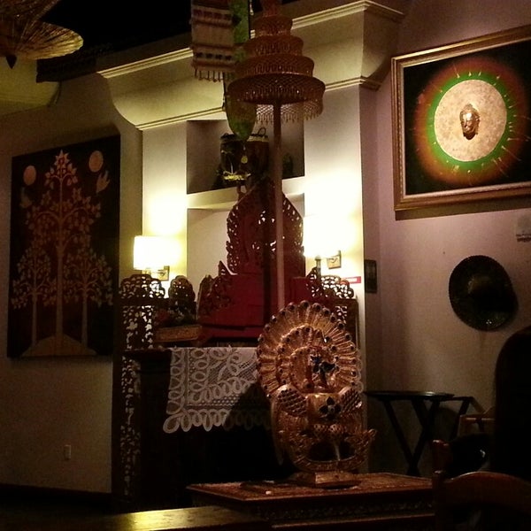 รูปภาพถ่ายที่ Thai Thani Restaurant โดย Krishna D. เมื่อ 3/24/2013