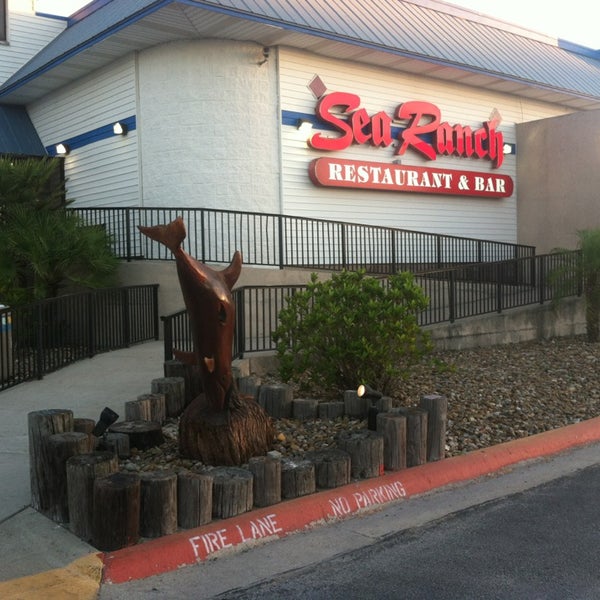 รูปภาพถ่ายที่ Sea Ranch Restaurant โดย Lauren &. เมื่อ 6/5/2013