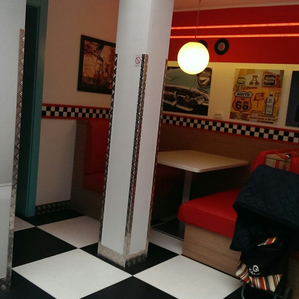 11/1/2014 tarihinde Nikola R.ziyaretçi tarafından Burger Store'de çekilen fotoğraf