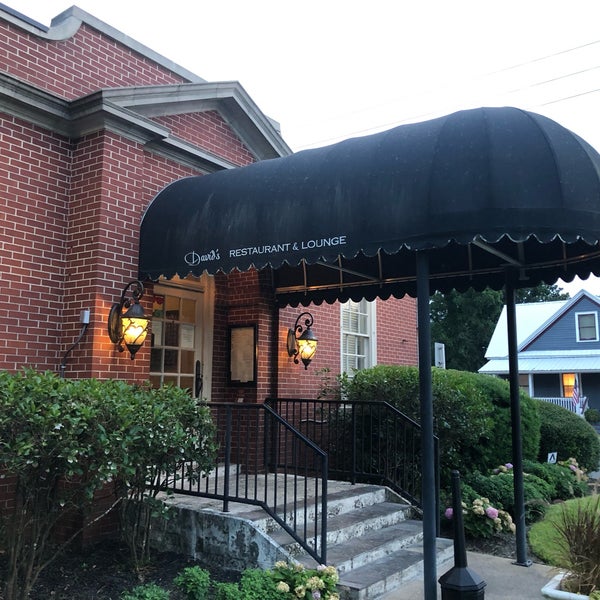 Foto tomada en David&#39;s Restaurant &amp; Lounge  por Valerie O. el 6/30/2019