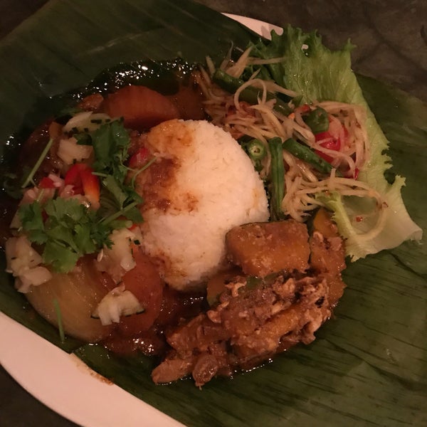 Walking street паттайя gentleman. Thai x. Тайки в жизни. Модель thuyen thai. Рейс air asia.