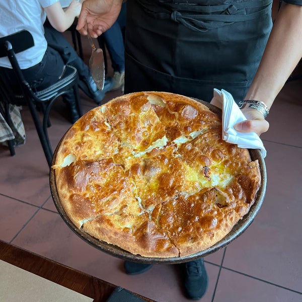 Foto diambil di Pizzeria Mozza oleh Pichet O. pada 3/21/2022