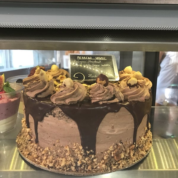 Foto scattata a Luka Ice Cream &amp; Cakes da Diana B. il 8/11/2018