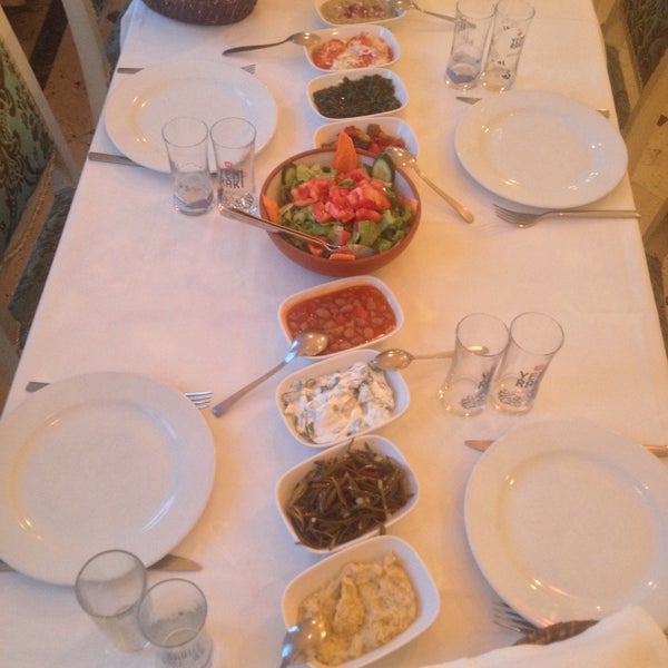 รูปภาพถ่ายที่ Fener Köşkü Restaurant โดย Şükrü Aykan / เมื่อ 5/18/2016