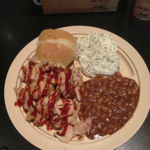 1/9/2013 tarihinde Jeff D.ziyaretçi tarafından Whole Hog Cafe North Little Rock &amp; Catering'de çekilen fotoğraf