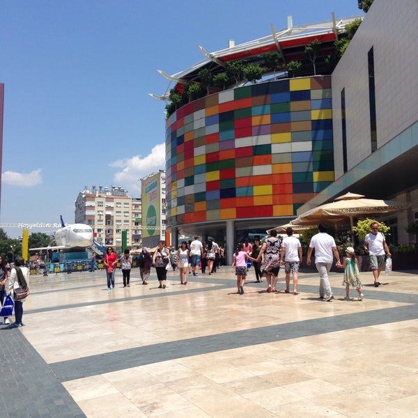 6/24/2015 tarihinde Ayshe L.ziyaretçi tarafından MarkAntalya'de çekilen fotoğraf