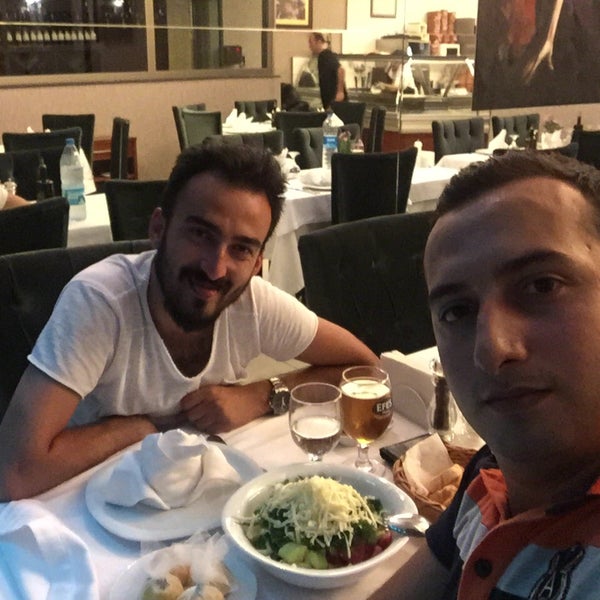 Das Foto wurde bei Birinci Kordon Balık Restaurant von Ali K. am 7/23/2015 aufgenommen