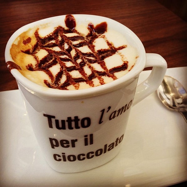 4/16/2013 tarihinde Rodrigo L.ziyaretçi tarafından Bianco Nero Cioccolato Caffè &amp; Gelato'de çekilen fotoğraf